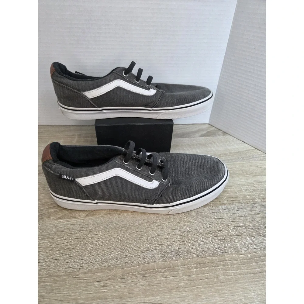 VANS GREY DENIM  LOW TOP SKATEBOARD SHOES‎ with elastic faux laces. Mens Size 9